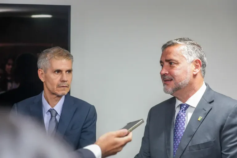 Lula demite Paulo Pimenta da Secom; 'Estamos começando um segundo tempo', diz novo ministro