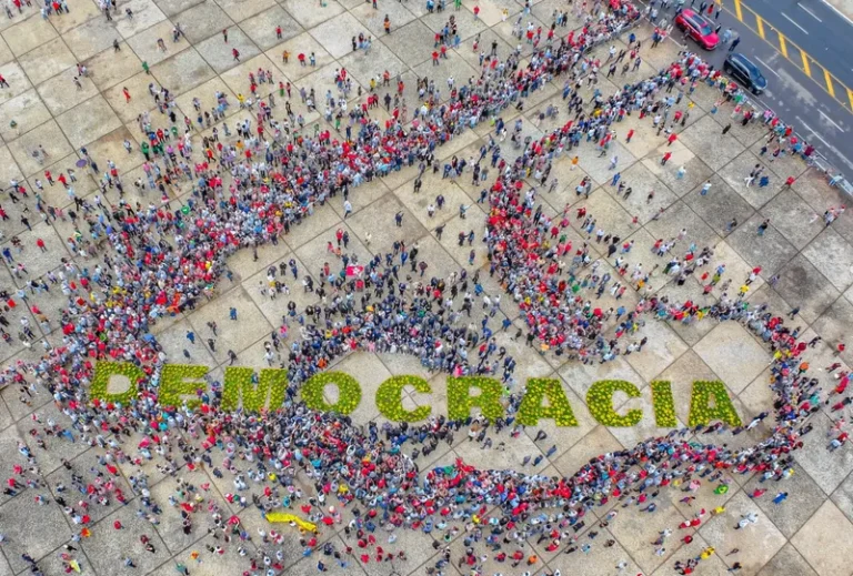 Campanha pressiona Hugo Motta a arquivar PL da anistia: 'Contrassenso à ordem democrática'