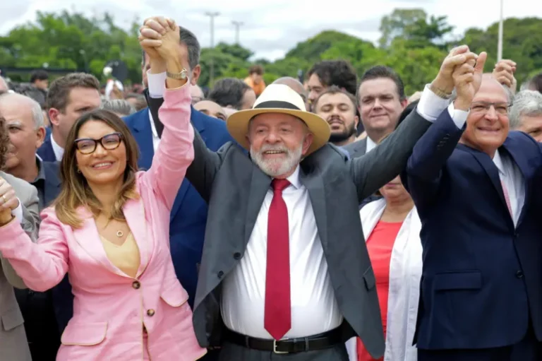 'Ainda estamos aqui', diz Lula sobre tentativa de golpe em 8 de janeiro de 2023 