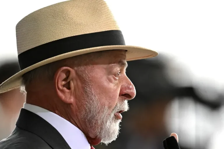 Lula fala em 'corrigir' erros em primeira reunião ministerial do ano