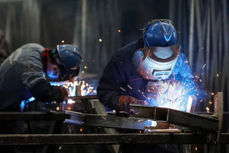 Superávit comercial da China atinge recorde de quase 1 trilhão de dólares em 2024