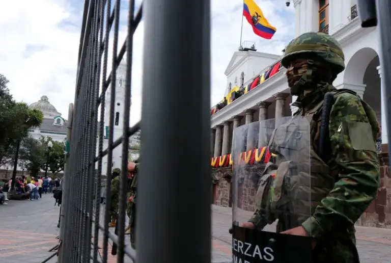Equador vai às urnas para escolher entre continuidade neoliberal e retorno da esquerda