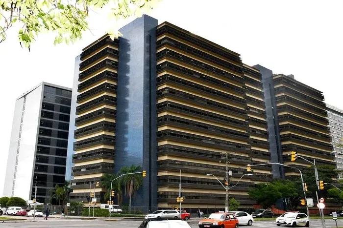 Justiça do RS aprova benefícios retroativos a magistrados enquanto técnicos cobram reposição