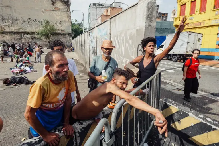 Entre gradis e muro: Defensoria relatou 'curral humano' na Cracolândia em SP em junho de 2024