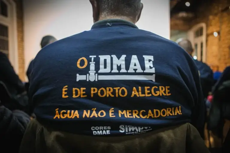 Água e esgotos privatizados resolve?