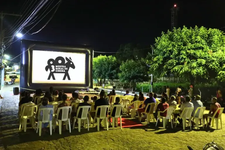 Festival promove sessões de cinema em comunidades rurais da Zona da Mata pernambucana