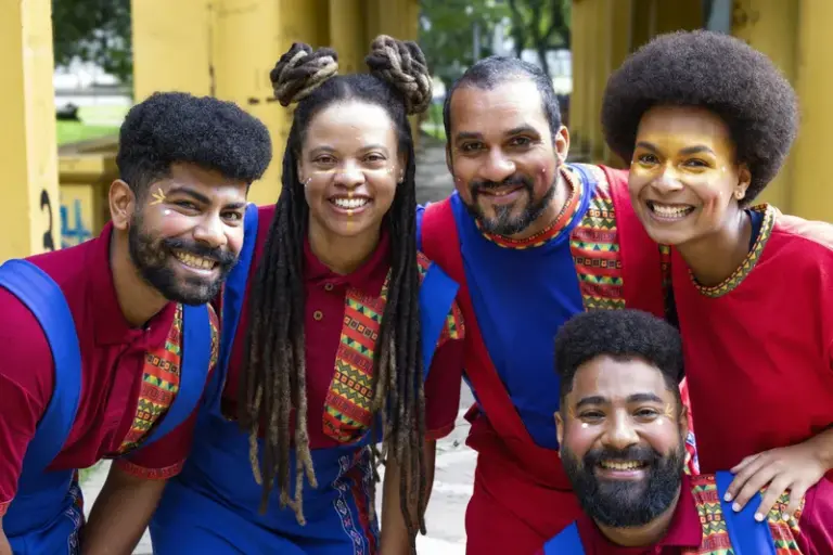 Espetáculo 'O Lanceirinho Negro' leva história e letramento racial para as ruas de Porto Alegre