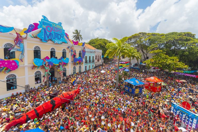 Operar drones sem autorização da polícia no Carnaval de Olinda e Recife pode levar à prisão