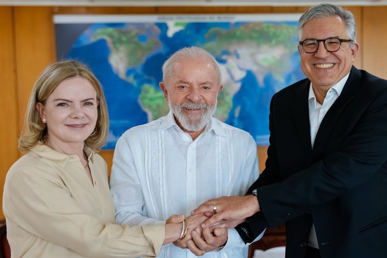 Gleisi Hoffmann aceita convite de Lula para assumir a Secretaria de Relações Institucionais