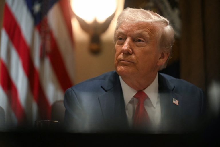 Trump anuncia taxação de 20% para China e de 25% para Canadá e México