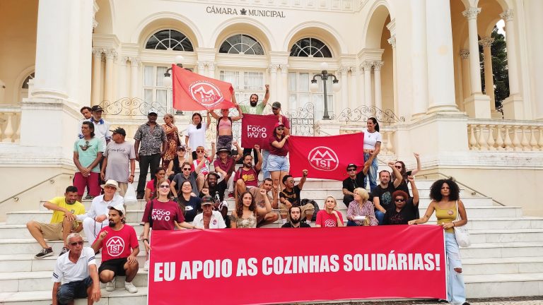 Manifestação defende permanência do Mesa Solidária em Curitiba