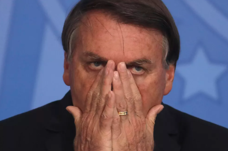 Bolsonaro está desesperado e tentativa de invalidar processo é em vão porque há provas, dizem analistas