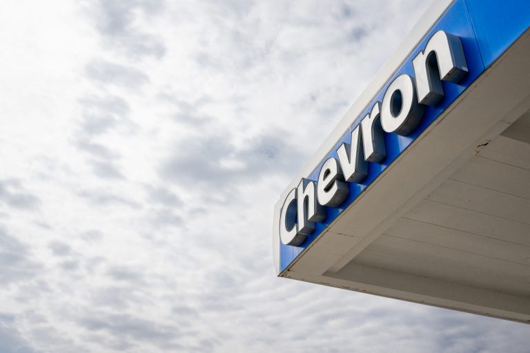 EUA dão 30 dias para petroleira Chevron encerrar operações na Venezuela