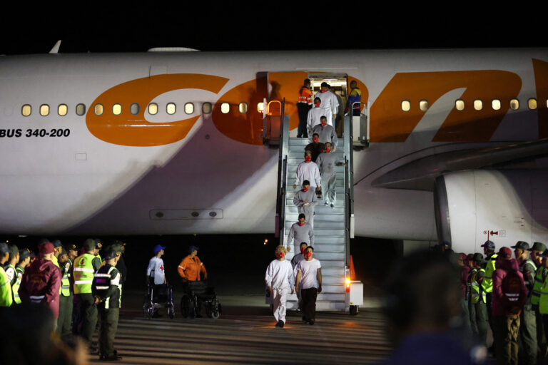 EUA deportam 177 venezuelanos que estavam presos em Guantánamo