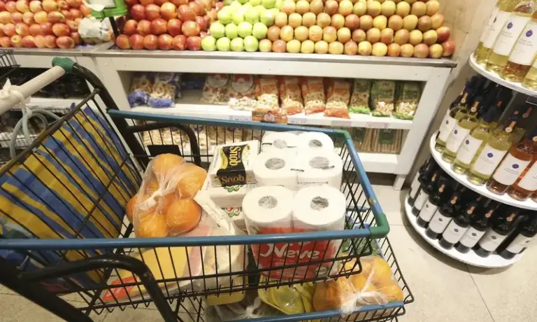 Agora nacional, pesquisa da cesta básica do Dieese aponta queda do arroz, café e carne