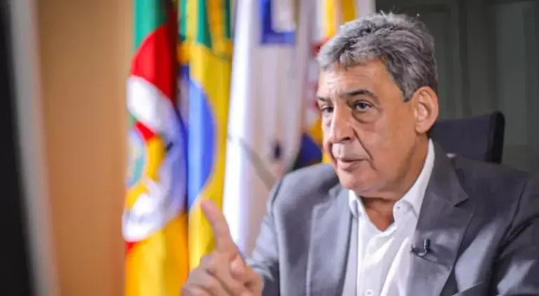 Decisão de Melo de nomear diretores de escolas gera críticas entre entidades e parlamentares