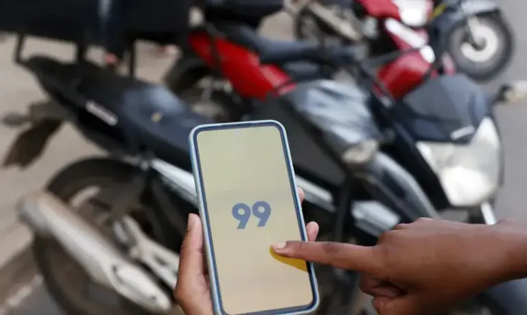 Apps operam sob 'lucro a qualquer custo', diz especialista após morte de jovem em mototáxi