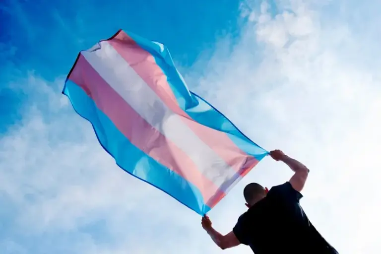 Do medo à luta, brasileiros trans nos EUA reagem à era Trump: 'Vamos desmantelar o ódio'