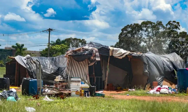 Estudo mostra redução histórica da pobreza e da extrema pobreza nas metrópoles, mas alerta que cidades como São Paulo, Brasília e Recife seguem entre as mais desiguais do país
