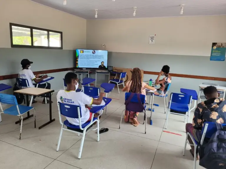 Governo goiano substitui professores por televisores em território Kalunga (GO)