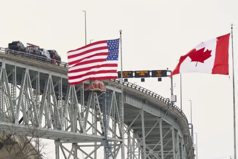 Guerra fiscal: Trump ameaça impor tarifas de 25% sobre o México e Canadá a partir deste sábado 