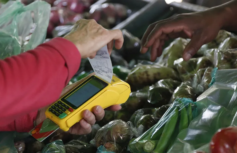 Inflação dos alimentos da cesta básica brasileira superou os 7% em 2024