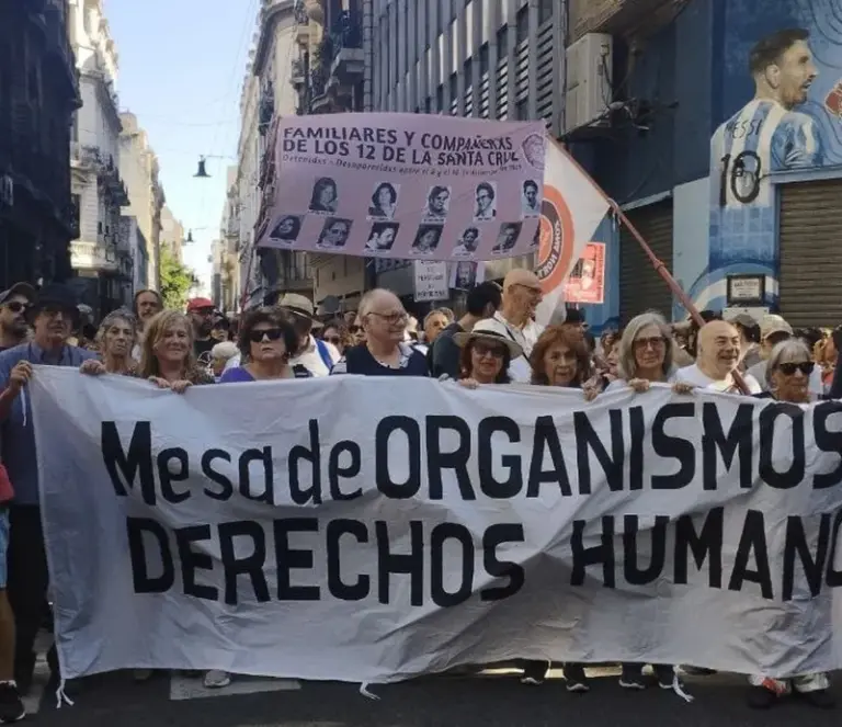 Marcha antifascista reúne milhares em Buenos Aires contra declarações violentas de Milei