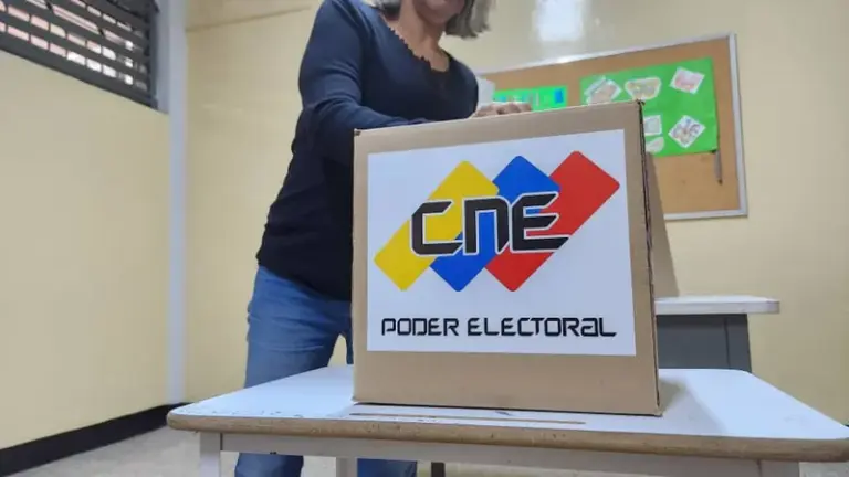 Governo venezuelano aposta nos jovens e consulta popular pode desequilibrar eleições municipais