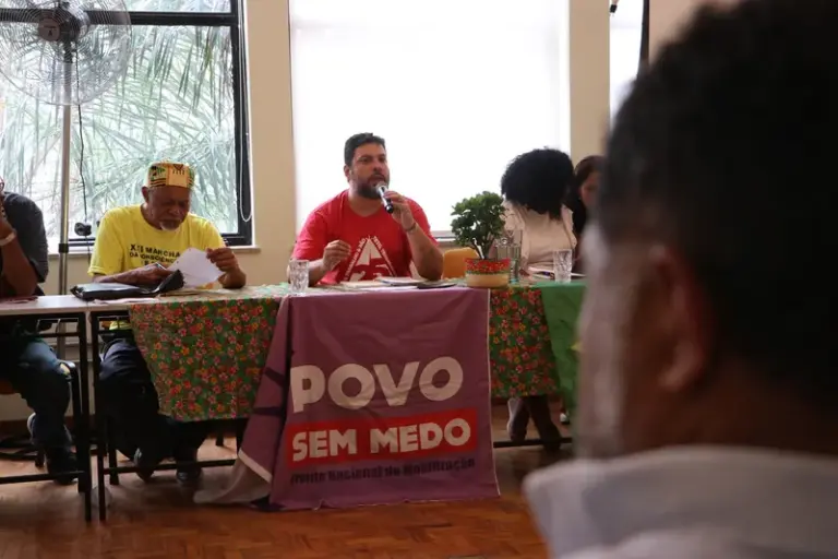 Movimentos populares organizam plebiscito sobre escala 6x1 e taxação dos ricos 