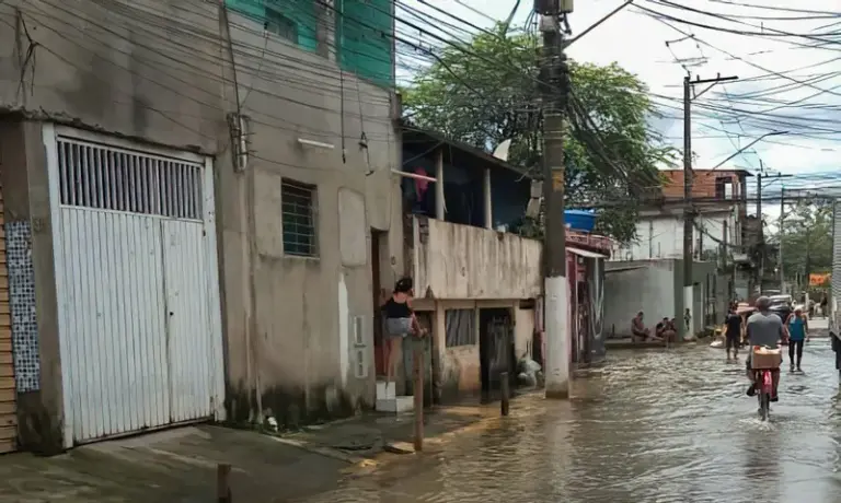Jardim Pantanal, em São Paulo, entra no sexto dia seguido com pontos de alagamento 