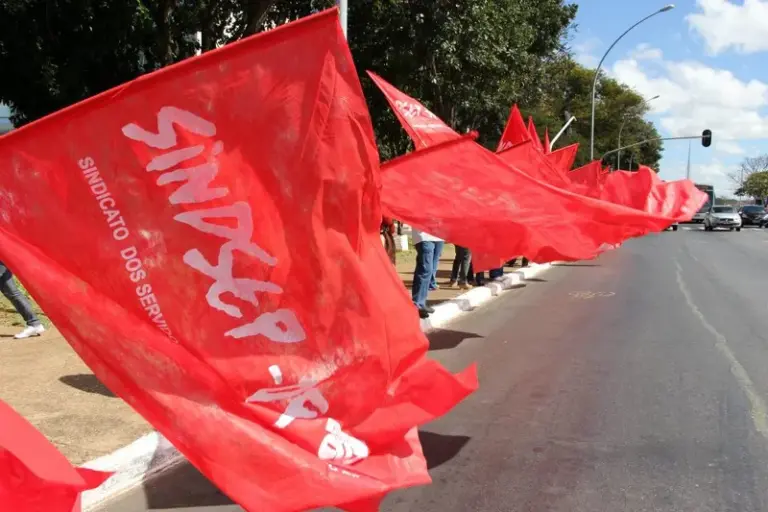 A importância dos sindicatos gerais na defesa do serviço público e dos trabalhadores