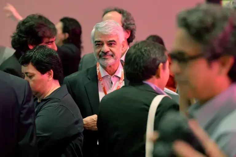 Humberto Costa: 'O PT é um partido de esquerda e deve continuar onde está'