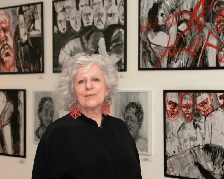 Exposição da artista visual Graça Craidi em Porto Alegre (RS) denuncia feminicídios 