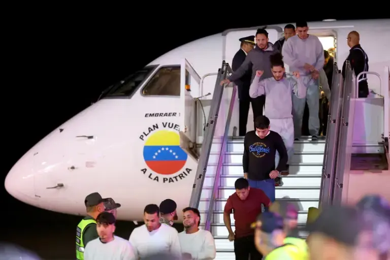 Após impasse, Venezuela diz que vai continuar recebendo deportados dos EUA