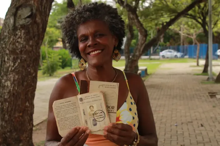 Empregada doméstica lança livro no Recife com memórias de 50 anos de trabalho e violência