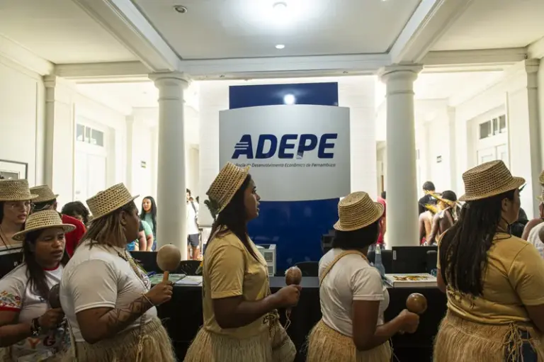 Povo Kapinawá e agricultores protestam no Recife contra parques eólicos e danos à vida rural