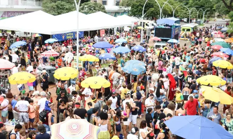Músicos e ambulantes protestam contra medidas do GDF que ameaçam carnaval de rua