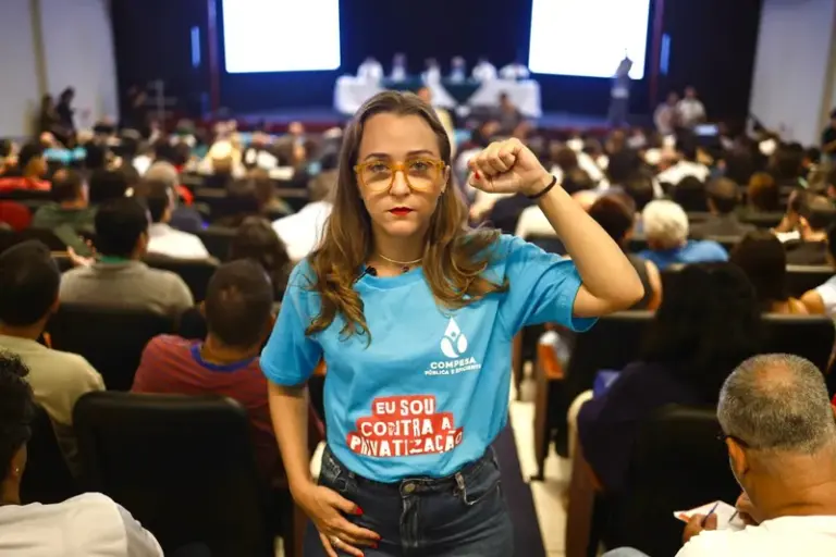 ‘O trabalhador vai sentir no bolso e não terá a quem recorrer’, diz vereadora sobre Compesa