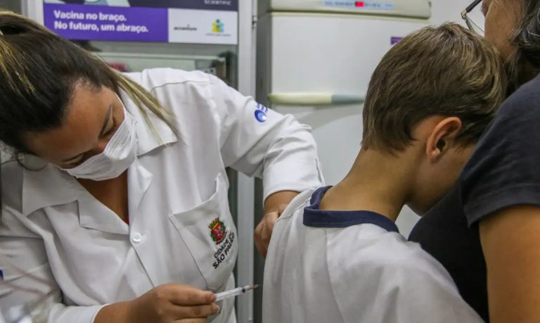 Entenda como vai funcionar a nova estratégia de vacinação contra o HPV 