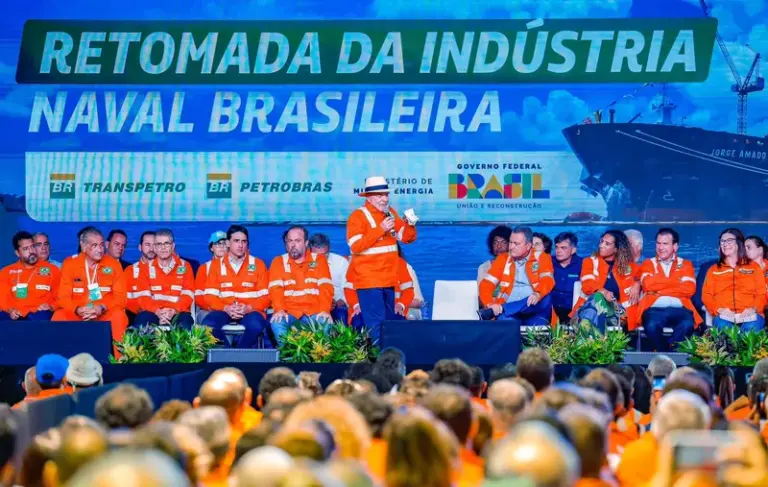 Lula anuncia investimentos na indústria naval em Angra dos Reis (RJ)