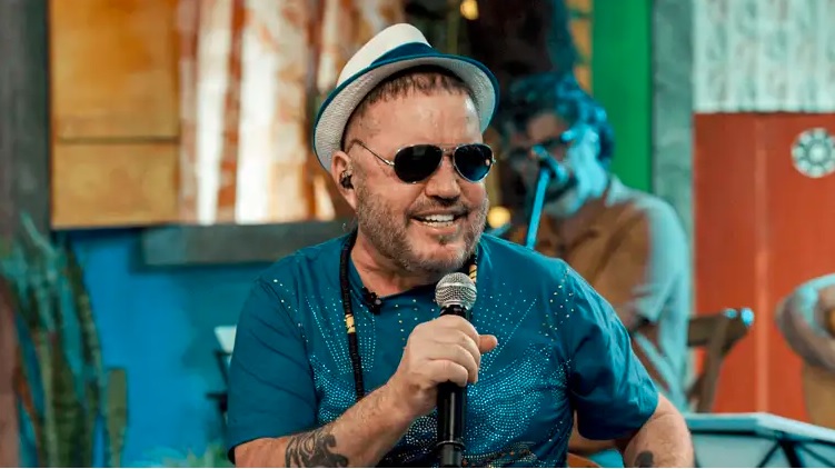 Escolas de samba deixaram de fazer 'enredos de plástico' e voltaram a enaltecer africanidade, diz compositor Toninho Geraes
