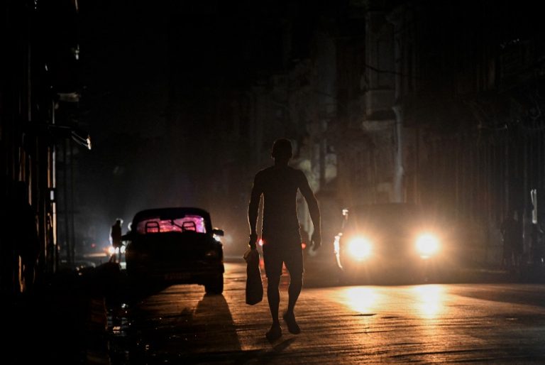 Cuba sofre quarto apagão em seis meses e ilha inteira fica no escuro