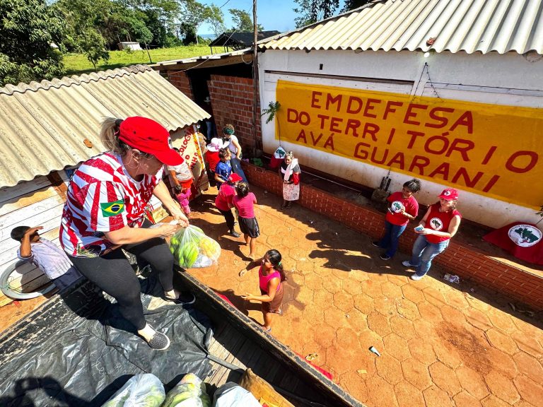 Mulheres do MST e indígenas se unem em defesa do território Ava Guarani, em Guaíra (PR)