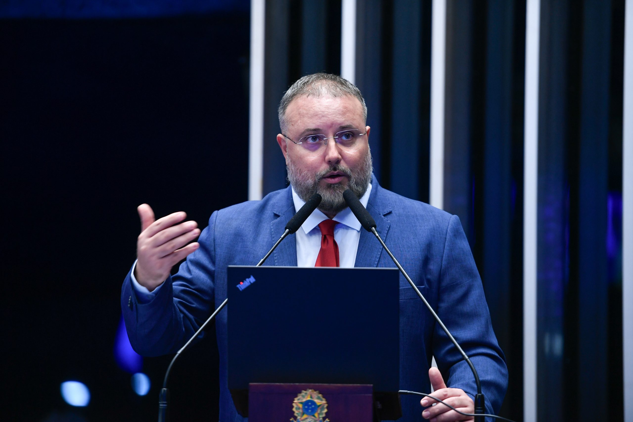 Daniel Cara discursa no Senado