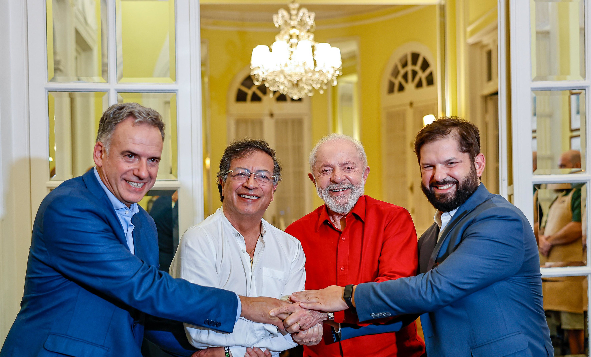 Da esquerda para a direita, os presidentes Yamandu Orsi (Uruguai), Gustavo Petro (Colômbia), Lula e Gabriel Boric (Chile),