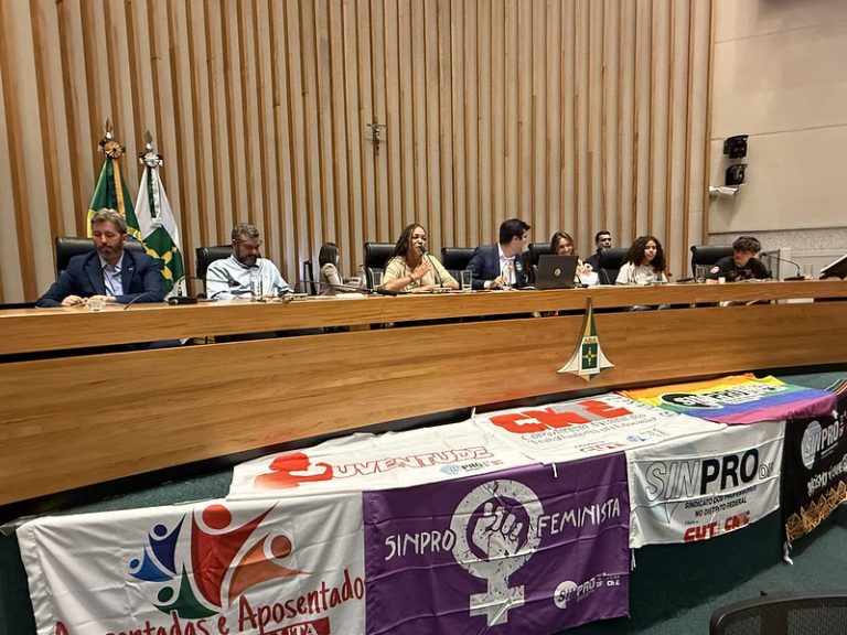 Sinpro celebra 46 anos de luta pela Educação no DF