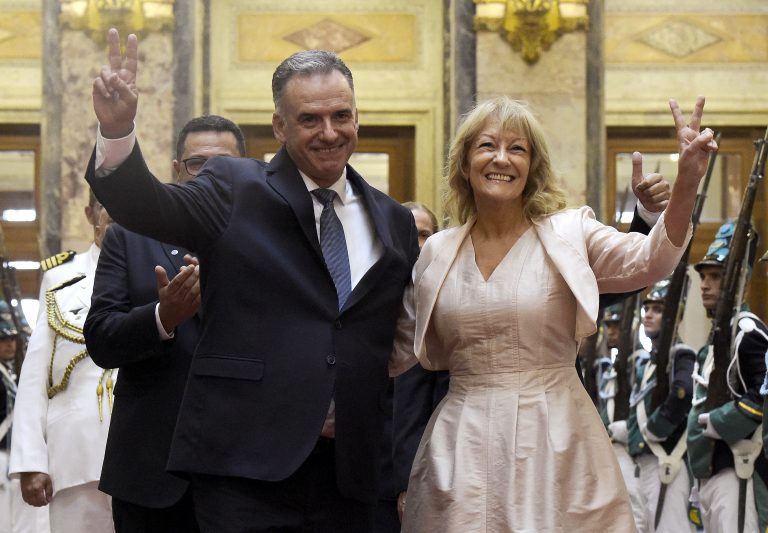 Orsi faz chamado ao diálogo e defende integração em primeiro discurso como presidente do Uruguai