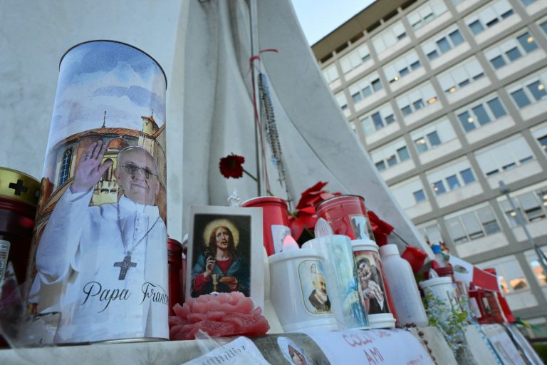 Estado clínico do Papa é estável, mas complexo 