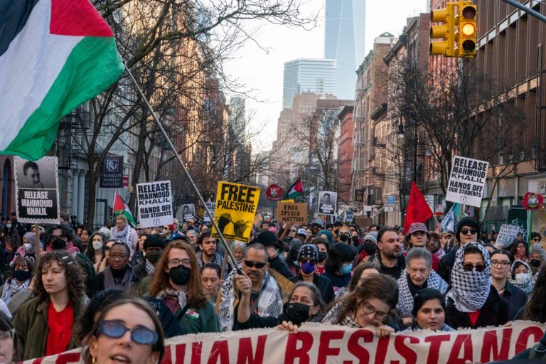 EUA prendem ativista estudantil palestino em meio a ameaças de Trump contra manifestantes