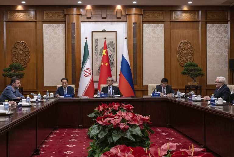 China, Rússia e Irã pedem o fim das sanções 'unilaterais ilegais'
